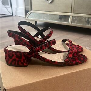 KENNETH COLE RED & BLACK LEOPARD BLOCK HEEL SANDALS WITH ANKLE STRAPS - LIKE NEW